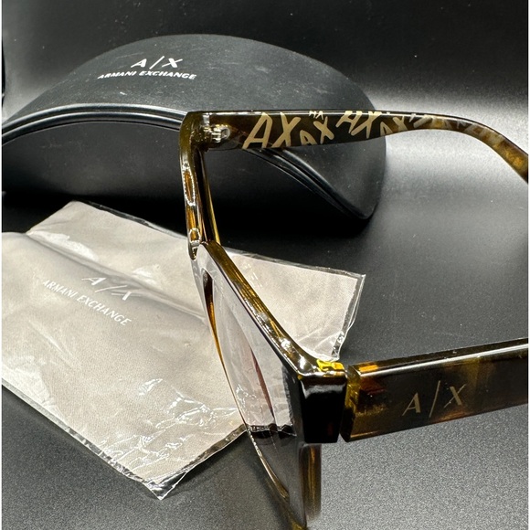 Armani Exchange Sunglass with holder and wipes. - Picture 4 of 7